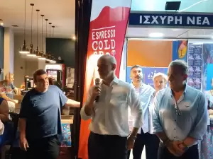 Κατερίνη: Πανηγυρισμοί στα γραφεία της ΝΔ (συνεχής ενημέρωση - εικόνες & βίντεο) Κατερίνη: Πανηγυρισμοί στα γραφεία της ΝΔ (συνεχής ενημέρωση – εικόνες & βίντεο)