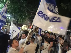 Κατερίνη: Πανηγυρισμοί στα γραφεία της ΝΔ (συνεχής ενημέρωση - εικόνες & βίντεο) Κατερίνη: Πανηγυρισμοί στα γραφεία της ΝΔ