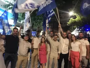 Κατερίνη: Πανηγυρισμοί στα γραφεία της ΝΔ (συνεχής ενημέρωση - εικόνες & βίντεο) Κατερίνη: Πανηγυρισμοί στα γραφεία της ΝΔ