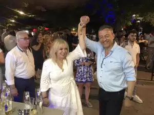 Κατερίνη: Πανηγυρισμοί στα γραφεία της ΝΔ (συνεχής ενημέρωση - εικόνες & βίντεο) Κατερίνη: Πανηγυρισμοί στα γραφεία της ΝΔ