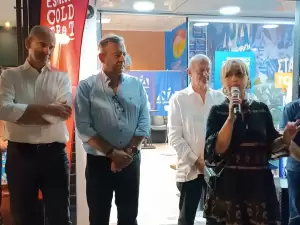 Κατερίνη: Πανηγυρισμοί στα γραφεία της ΝΔ (συνεχής ενημέρωση - εικόνες & βίντεο) Κατερίνη: Πανηγυρισμοί στα γραφεία της ΝΔ (συνεχής ενημέρωση – εικόνες & βίντεο)