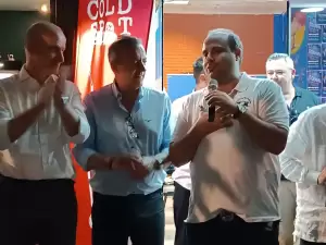 Κατερίνη: Πανηγυρισμοί στα γραφεία της ΝΔ (συνεχής ενημέρωση - εικόνες & βίντεο) Κατερίνη: Πανηγυρισμοί στα γραφεία της ΝΔ (συνεχής ενημέρωση – εικόνες & βίντεο)