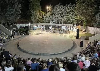 Μια πραγματική πανδαισία ηχοχρωμάτων και παραδοσιακών τραγουδιών