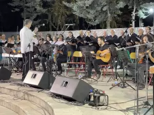 Μια πραγματική πανδαισία ηχοχρωμάτων και παραδοσιακών τραγουδιών