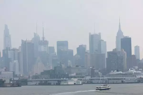Νέα Υόρκη: Οι πυρκαγιές στον Καναδά έπνιξαν με καπνό την πόλη – Απόκοσμες εικόνες