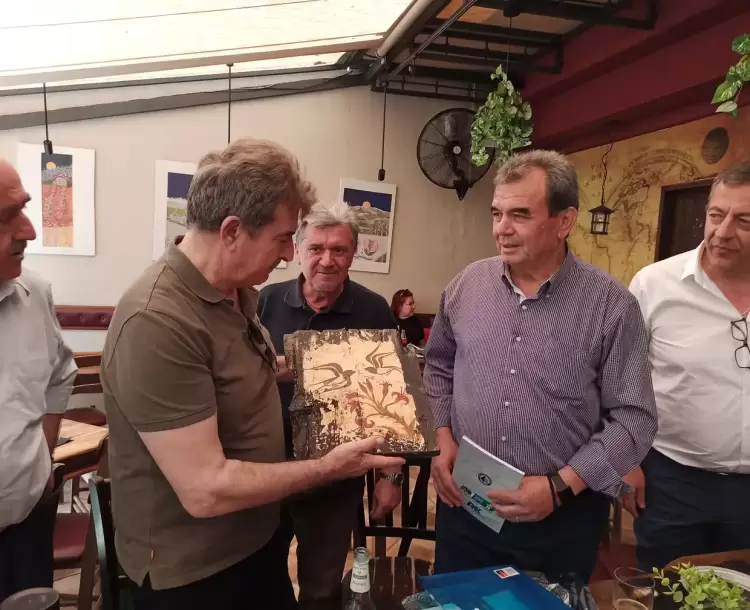 Οι απόστρατοι αξιωματικοί τιμούν τον Μιχάλη Χρυσοχοΐδη! Οι απόστρατοι αξιωματικοί τιμούν τον Μιχάλη Χρυσοχοΐδη!