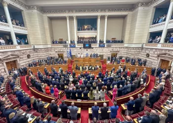 Οι γαλάζιες τρικλοποδιές για μια θέση στη Βουλή, οι σφήνες στις υπουργικές καρέκλες και τι γυρεύουν 5 πρέσβεις στην Αλεξανδρούπολη
