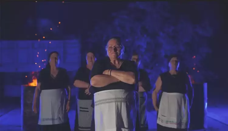 Οι Κρητικές Γιαγιάδες κατεβάζουν κόμμα! (βίντεο)