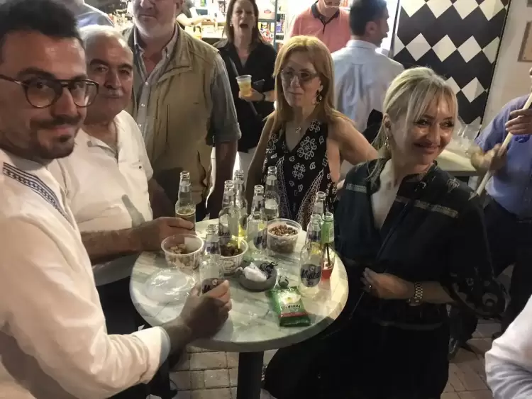 Πανηγυρισμοί στα γραφεία της Δ.Ε.Ε.Π. στην Κατερίνη