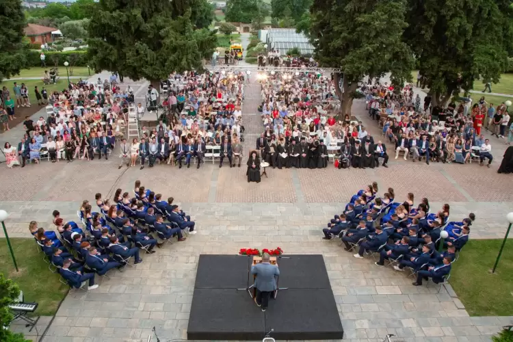Παρουσία του Οικουμενικού Πατριάρχη κκ. Βαρθολομαίου, η αποφοίτηση των  μαθητών ΓΕΛ – ΕΠΑΛ της ΑΓΣ