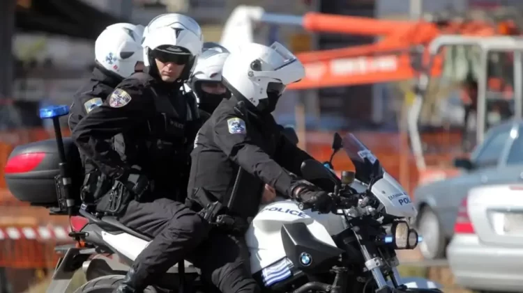 Πιερία: Αστυνομικοί άνοιξαν «γέφυρα ζωής» για εγκυμονούσα προς Θεσσαλονίκη