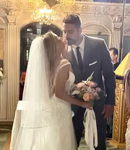 Στον ειδυλλιακό μικρό Ναό Αγίου Ιωάννη στο Λιτόχωρο έγινε ο γάμος της Μαριάννας και του Χρήστου.