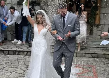 Στον ειδυλλιακό μικρό Ναό Αγίου Ιωάννη στο Λιτόχωρο έγινε ο γάμος της Μαριάννας και του Χρήστου.