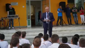 Τα τριαντάφυλλα του αποχαιρετισμού Τα τριαντάφυλλα του αποχαιρετισμού