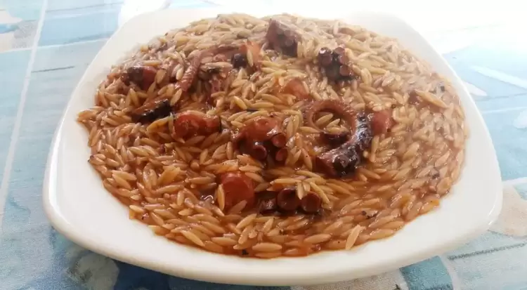 Τι θα φάμε σήμερα – κριθαράκι στο φούρνο (γιουβέτσι) με χταπόδι