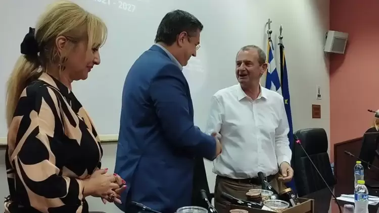 Δώρα του Επιμελητηρίου Πιερίας στον Τζιτζικώστα Δώρα του Επιμελητηρίου Πιερίας στον Τζιτζικώστα