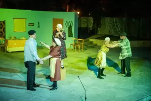 Ένωση Ποντίων Πιερίας: Με μεγάλη επιτυχία πραγματοποιήθηκε η Νέα Ποντιακή Θεατρική Παράσταση «Ρωξάνα και Βαρβάρα»