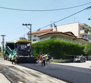 Κατερίνη: Ο Δήμος ασφαλτοστρώνει πόλη &  κοινότητες