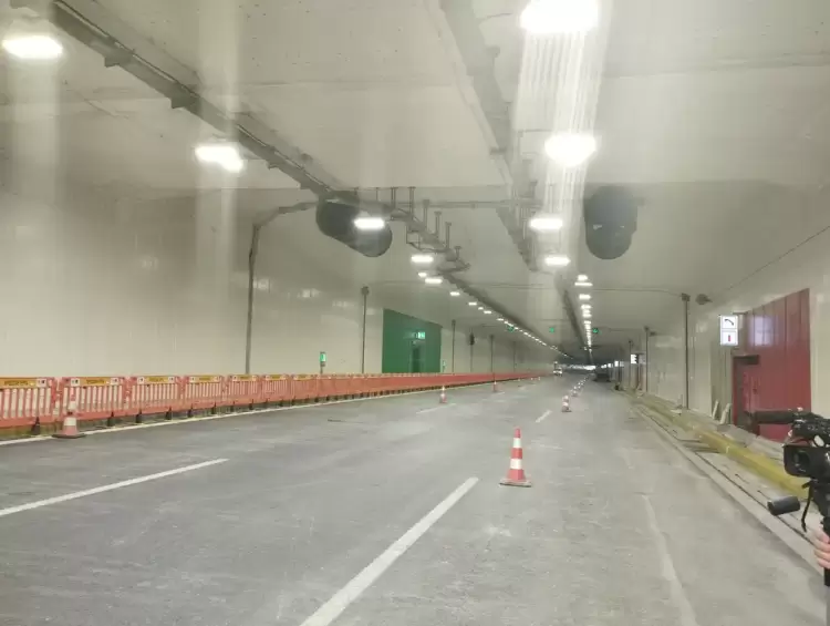 Με ένα αυστηρό χρονοδιάγραμμα