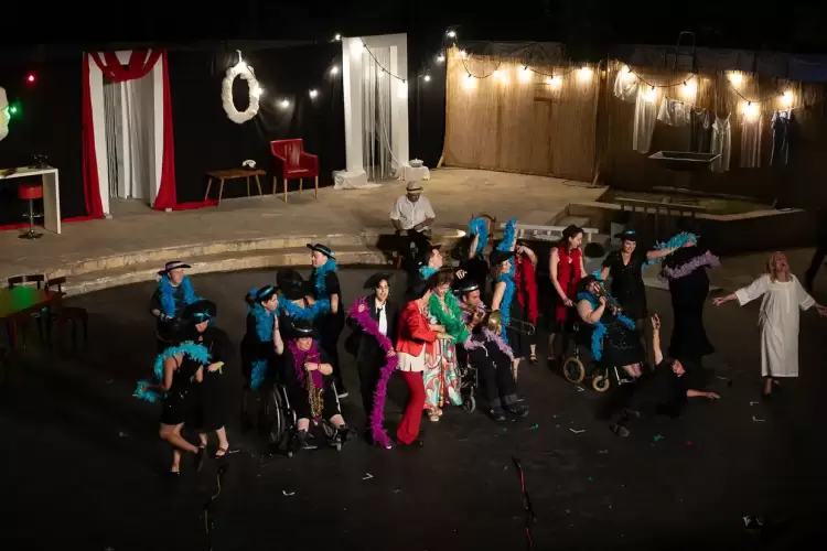 Η Μέριμνα Παιδιού Κατερίνης παρουσίασε στο θέατρο του Πάρκου τη παράσταση « Πάρε τα χρώματα του δειλινού….και ξεκίνα». Η Μέριμνα Παιδιού Κατερίνης παρουσίασε στο θέατρο του Πάρκου τη παράσταση « Πάρε τα χρώματα του δειλινού….και ξεκίνα».