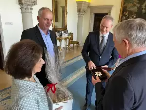 Θερμή υποδοχή του Δημάρχου Κατερίνης από τον πρίγκιπα Αλέξανδρο της Σερβίας Θερμή υποδοχή του Δημάρχου Κατερίνης από τον πρίγκιπα Αλέξανδρο της Σερβίας