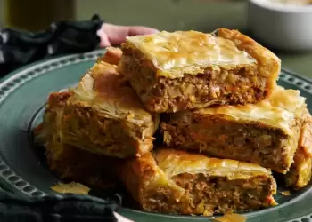 Τι θα φάμε σήμερα – Μελιτζανόπιτα με δροσερό αριγιάνι