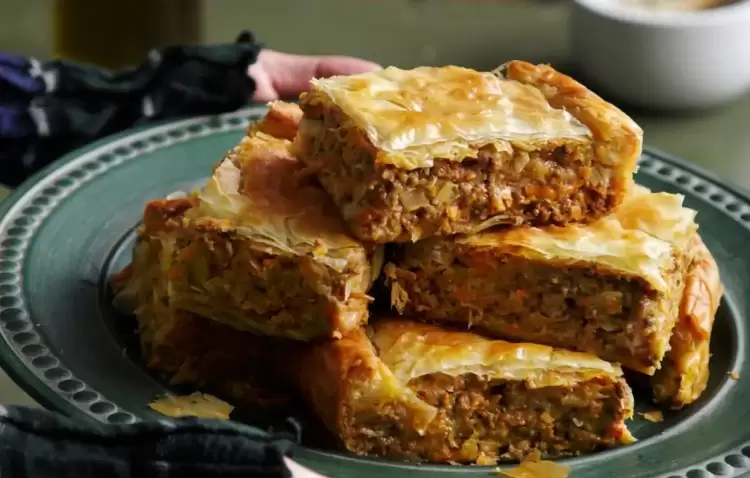 Τι θα φάμε σήμερα – Μελιτζανόπιτα με δροσερό αριγιάνι Τι θα φάμε σήμερα – Μελιτζανόπιτα με δροσερό αριγιάνι