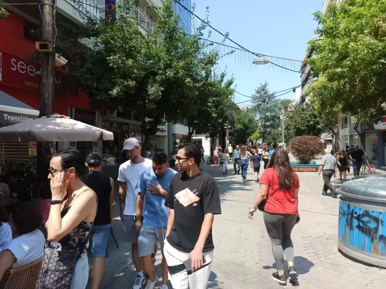 Ξεκίνησαν οι καλοκαιρινές εκπτώσεις!