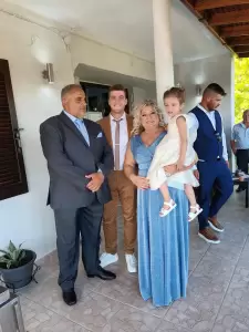 Ανέβηκαν τα σκαλιά της εκκλησίας Σάκης Βούρας και Ιωάννα Μαγούδη