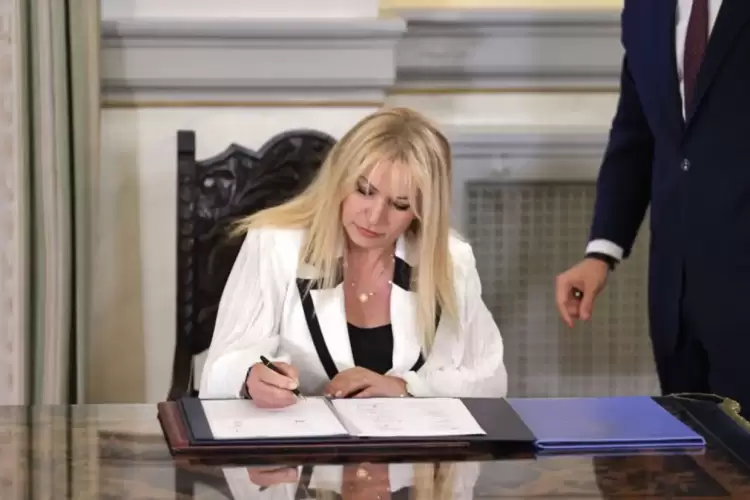 Άννα Μάνη – Παπαδημητρίου - Υφυπουργός Ανάπτυξης: Βράβευση των επιχειρήσεων κερασιών και μυδιών και του Επιμελητηρίου Πιερίας Άννα Μάνη – Παπαδημητρίου – Υφυπουργός Ανάπτυξης: Βράβευση των επιχειρήσεων κερασιών και μυδιών και του Επιμελητηρίου Πιερίας