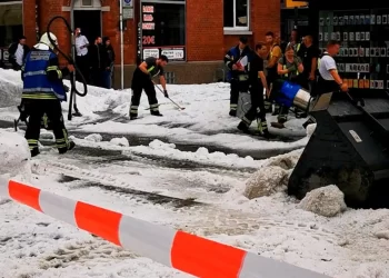 «Χειμώνας» στη Β. Ευρώπη: Εκχιονιστικά στη Γερμανία, ιστορικές πλημμύρες στη Σλοβενία
