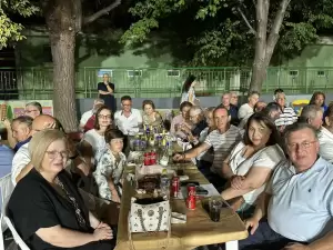 Χόρεψε με την ψυχή του ο Γιάννης Ντούμος στο βλάχικο γλέντι των Κοκκινοπλιτών Πιερίας Χόρεψε με την ψυχή του ο Γιάννης Ντούμος στο βλάχικο γλέντι των Κοκκινοπλιτών Πιερίας