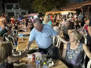 Χόρεψε με την ψυχή του ο Γιάννης Ντούμος στο βλάχικο γλέντι των Κοκκινοπλιτών Πιερίας Χόρεψε με την ψυχή του ο Γιάννης Ντούμος στο βλάχικο γλέντι των Κοκκινοπλιτών Πιερίας