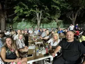 Χόρεψε με την ψυχή του ο Γιάννης Ντούμος στο βλάχικο γλέντι των Κοκκινοπλιτών Πιερίας Χόρεψε με την ψυχή του ο Γιάννης Ντούμος στο βλάχικο γλέντι των Κοκκινοπλιτών Πιερίας