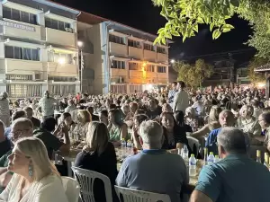 Χόρεψε με την ψυχή του ο Γιάννης Ντούμος στο βλάχικο γλέντι των Κοκκινοπλιτών Πιερίας Χόρεψε με την ψυχή του ο Γιάννης Ντούμος στο βλάχικο γλέντι των Κοκκινοπλιτών Πιερίας