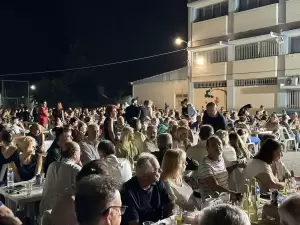 Χόρεψε με την ψυχή του ο Γιάννης Ντούμος στο βλάχικο γλέντι των Κοκκινοπλιτών Πιερίας Χόρεψε με την ψυχή του ο Γιάννης Ντούμος στο βλάχικο γλέντι των Κοκκινοπλιτών Πιερίας