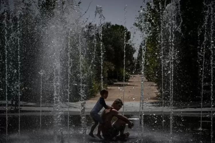 Δεκαήμερο «φωτιά» με 40άρια – Πότε και πού θα χτυπήσει ο καύσωνας Δεκαήμερο «φωτιά» με 40άρια – Πότε και πού θα χτυπήσει ο καύσωνας