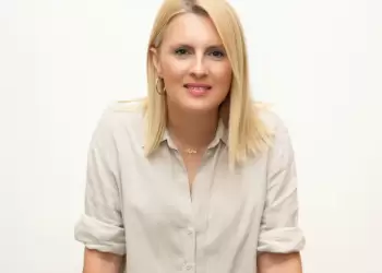 Η δημοσιογράφος Ελίνα Διαμαντοπούλου υποψήφια δημοτική σύμβουλος Κατερίνης με το Γιάννη Ντούμο Η δημοσιογράφος Ελίνα Διαμαντοπούλου υποψήφια δημοτική σύμβουλος Κατερίνης με το Γιάννη Ντούμο