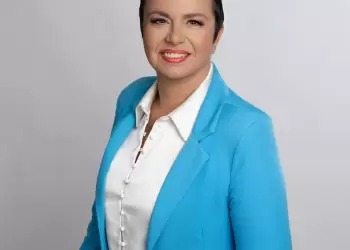 Η Διονυσία Χατζηχιδίρογλου στο πλευρό του Κώστα Κουκοδήμου