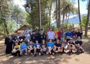 Ο Επίσκοπος Κοτυαίου Διονύσιος σε φοιτητική κατασκήνωση