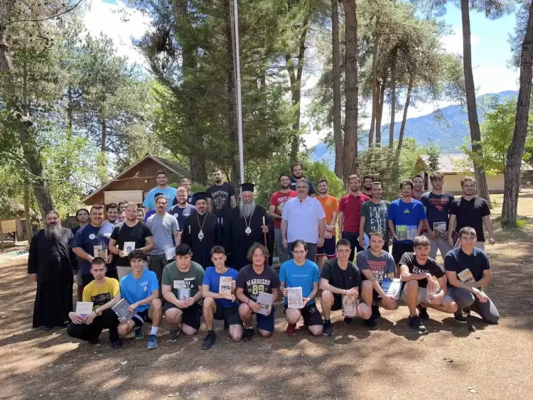 Ο Επίσκοπος Κοτυαίου Διονύσιος σε φοιτητική κατασκήνωση