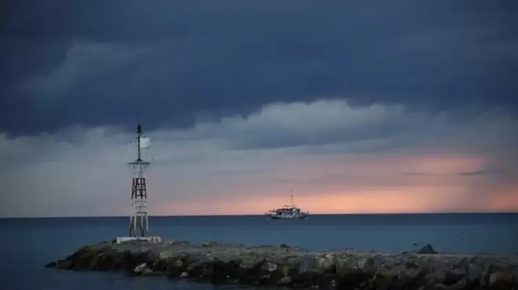 Ο Καιρός σήμερα για Κατερίνη και Πιερία: Νεφώσεις με τοπικές βροχές και σποραδικές καταιγίδες Ο Καιρός σήμερα για Κατερίνη και Πιερία: Νεφώσεις με τοπικές βροχές και σποραδικές καταιγίδες