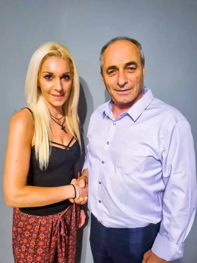 Καλωσορίζουμε την κ. Παγώνα (Νούλα) Καραγεώργου στον συνδυασμό μας "Ανανέωση & Δημιουργία" Καλωσορίζουμε την κ. Παγώνα (Νούλα) Καραγεώργου στον συνδυασμό μας “Ανανέωση & Δημιουργία”