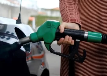 «Καύσωνας» στις τιμές των καυσίμων – Που θα φτάσει η βενζίνη