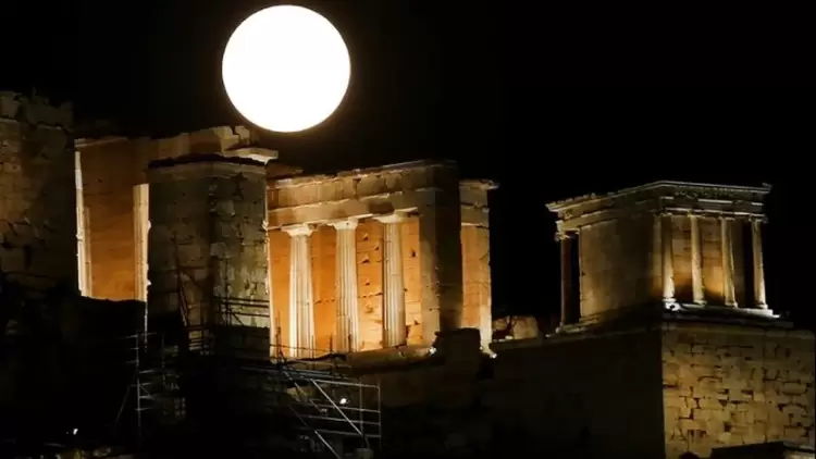 Με υπερπανσέληνο άρχισε και ολοκληρώνεται ο φετινός Αύγουστος Με υπερπανσέληνο άρχισε και ολοκληρώνεται ο φετινός Αύγουστος