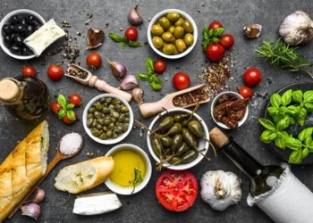 Μεσογειακή διατροφή: Κάνει καλό στην υγεία αλλά όχι στην «τσέπη»