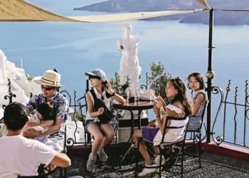 Πάνω από 10 εκατ. οι τουρίστες που ήρθαν στην Ελλάδα το Α’ εξάμηνο
