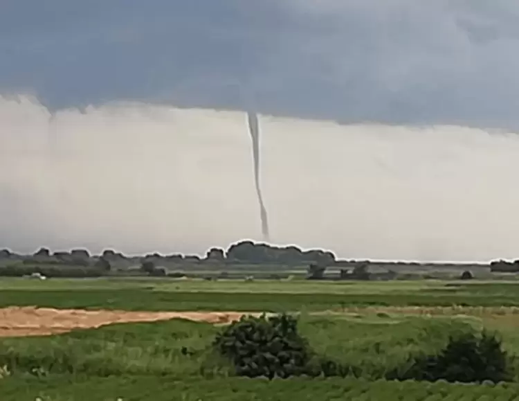 Πιερία: Εμφανίστηκε υδροσίφωνας στο Αιγίνιο – Το σπάνιο φαινόμενο