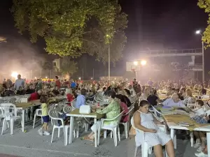 Το «γλέντι» της Εκκλησίας στο Σιδηροδρομικό Σταθμό