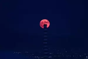 Η υπερπανσέληνος του Αυγούστου και το «μπλε» φεγγάρι συμβαίνει κάθε 2 ή 3 χρόνια Η υπερπανσέληνος του Αυγούστου και το «μπλε» φεγγάρι συμβαίνει κάθε 2 ή 3 χρόνια